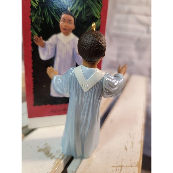 Hallmark Joy to the world 1995 choir boy xmas orna - Picture 4 of 5